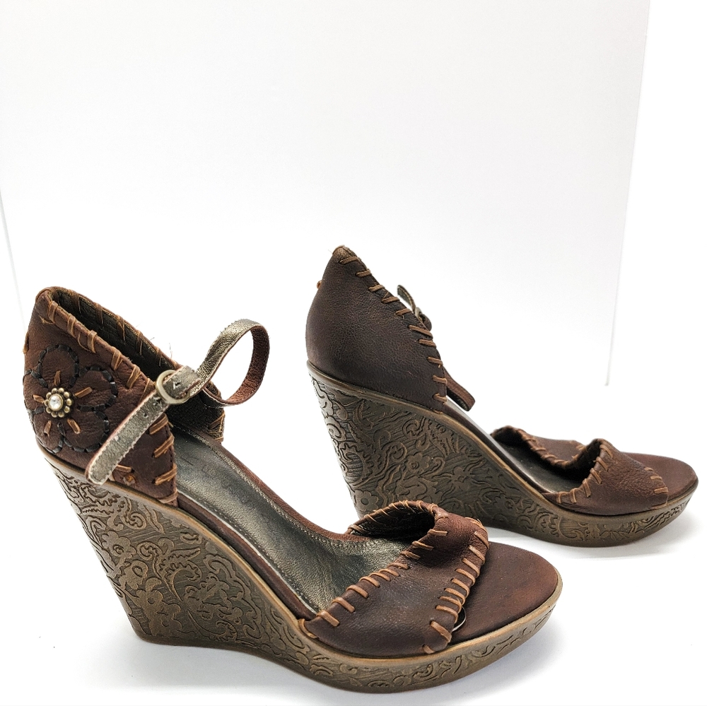Caressa Brown Leather Embroidered Womens Sz.7 Peep Toe Wedge Strap Heel Sandals